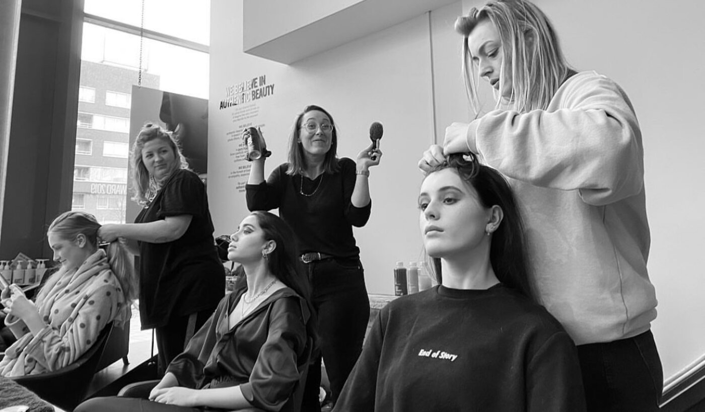 JDO Immersion Hairstyling Class - studenten in les