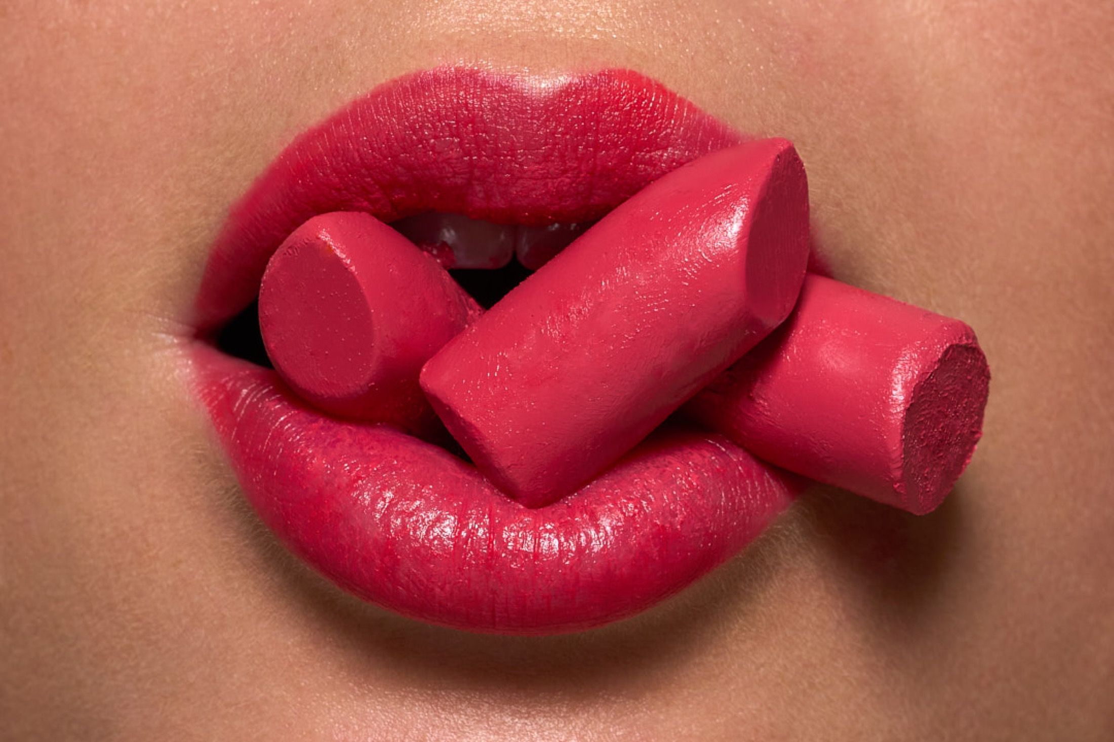 Editorial beauty make-up, glossy lips with lipsticks, JDO make-up